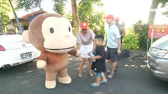 高溫直逼35度　信徒穿布偶裝迎媽祖