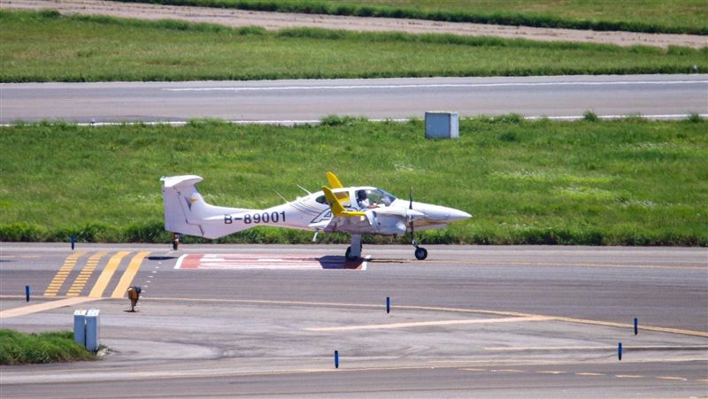桃機驚喜新面孔　史上首架教練機飛進