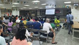 板橋重慶路、忠孝路等家戶接管，積極召開說明會向市民說明接管配合事項（圖／新北市政府）