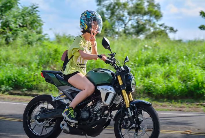 影 女生想騎檔車如何挑選 辣妹騎士神推這台無痛入手 生活 三立新聞網setn Com