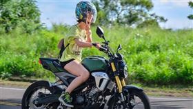 女生,檔車,鵝鵝,CB150R,PTT　圖／翻攝自YouTube