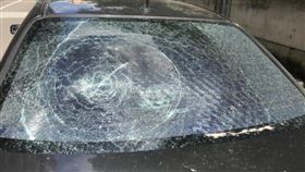 新北,汐止,砸車,空心磚,婦人（圖／翻攝畫面）