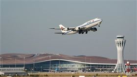 中山醫學大學附設醫院,兒童急診,謝宗學,Dr. E 小兒急診室日誌,北京,第二波,武漢肺炎,班機
圖／翻攝自人民日報臉書