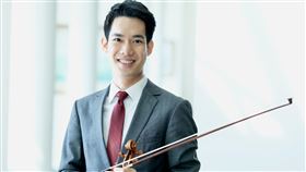 台灣孩子林品任  獲選林肯中心室內樂協會新成員台裔旅美小提琴家林品任經過2輪考試，成為紐約林肯中心室內樂協會成員，實習合約從2021年9月開始，為期3年。但林品任已受邀參加今年年底林肯中心室內樂協會的亞洲巡演，將在日本、中國與台灣演出，可說深受栽培。（林品任提供）中央社記者趙靜瑜傳真  109年6月16日