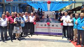 新北消防局新設划槳訓練池啟用新北市議會議長蔣根煌爭取建置「水域船艇划槳訓練池」，採圓弧型單向滑水道設計，每次可訓練人數為14人，16日正式啟用，盼強化消防人員水域救難能力。（消防局提供）中央社記者王鴻國傳真　109年6月16日