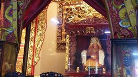 拱天宮16日下午1時由值年爐主擲筊請示，白沙屯媽祖重新筊定於7月5日凌晨2點15分出發，進行九天八夜進香活動。
（圖／翻攝自白沙屯拱天宮）