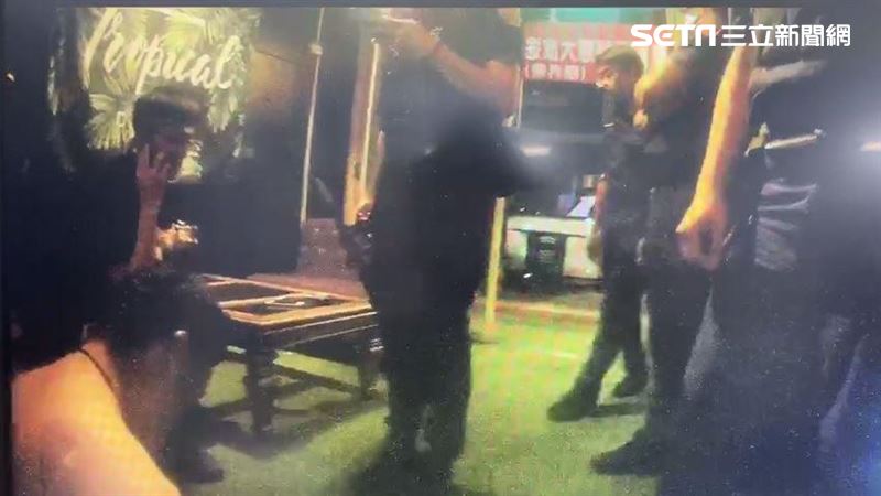 男酒後起乩酒瓶砸頭　警到場…令退駕