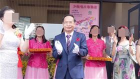 ▲本名徐浩城的少龍雖然僅是榮譽黨主席，但中正黨內還是以他為中心。（圖／翻攝自少龍唱片專賣店總店粉絲團）