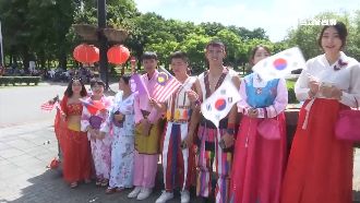 大甲媽回鑾信徒鑽轎腳　外籍生也朝聖