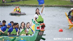 ▲桃猿隊LamiGirls體力好，划起龍舟來有模有樣。（圖／Lamigo桃猿隊提供）