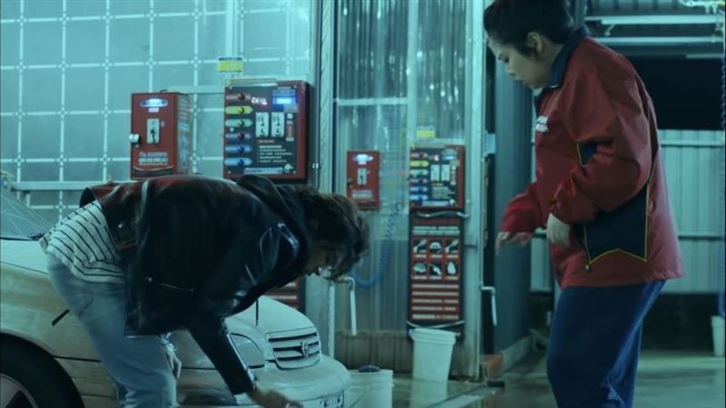 半夜洗車大吵架　驚見女星路邊痛哭