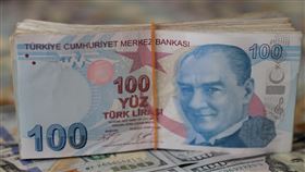 土耳其里拉匯率震盪後回穩土耳其貨幣里拉兌美元匯率22日震盪走貶。土耳其中央銀行25日喊話，強調將運用所有政策和工具，維持匯率穩定，里拉匯率應聲回穩。圖為土耳其里拉。中央社記者何宏儒安卡拉攝　108年3月25日,示意圖