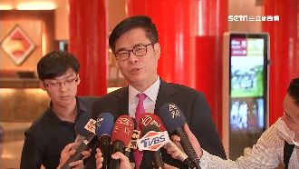 內閣畢業餐會　陳其邁唱回鄉的我哽咽