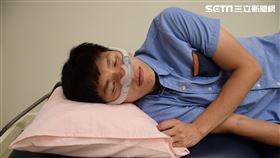 配戴持續性陽壓呼吸器（圖／亞東醫院提供）