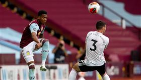 ▲英超復賽，兩隊球員球衣背後的姓名，全都換上「黑人的命也是命」（Black Lives Matter）字樣。（圖／翻攝自艾斯頓維拉臉書）