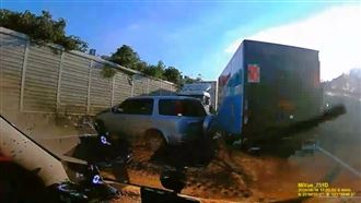 三寶聯絡道大迴轉　大車司機急煞飆罵