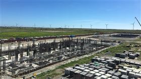 沃旭斥資70億　陸上變電站2021年底試營運沃旭能源陸上變電站統包工程由台汽電拿下，合約金額逾新台幣70億元，變電站主建築物估在年底前完工，並在明年底試運轉。中央社記者蔡芃敏攝　109年6月17日