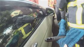 女童,受困車內,破窗,蘆洲,翻攝畫面