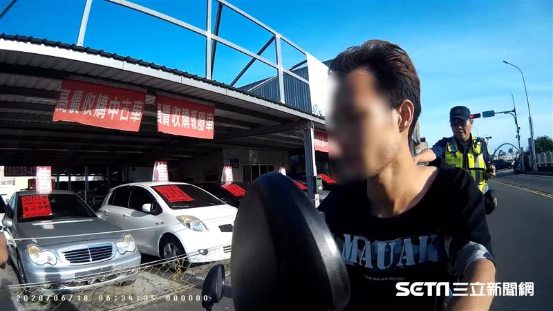 連搶2超商失敗　移工竟硬騎婦人機車