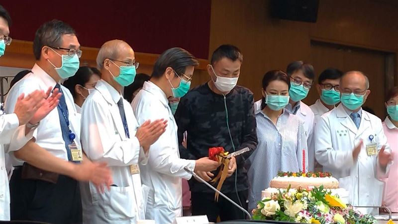 用葉克膜33天　武肺重症患者終出院
