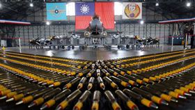 空軍春節加強戰備國防部15日、16日邀集媒體採訪「國軍109年春節加強戰備」，進行各項操演動作，也象徵國軍任務已恢復正常。中央社記者郭日曉攝  109年1月15日