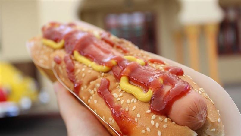 大亨堡「熟腸」吃法太前衛　店員搖頭