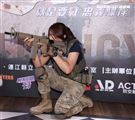 軍武安妮現場表演3分鐘步槍拆解數。（記者邱榮吉/攝影）