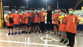 ▲弘煜科技邀請少棒隊員看中職比賽。（圖／野球TV頻道提供）