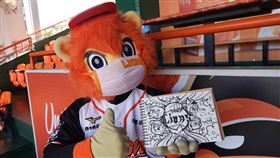 萊恩手繪祝福西武獅。（圖／統一獅提供）