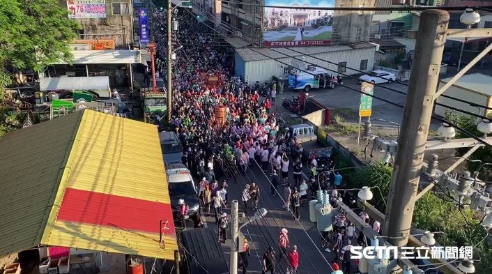 大甲媽回鑾抵彰化市　至高照揭多壯觀