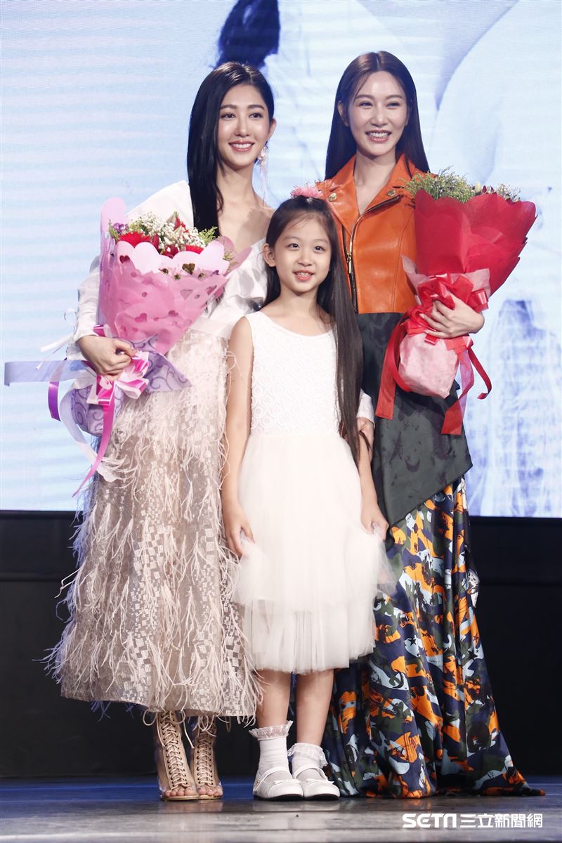 曾菀婷替王晴微寫真EP發表站台。（圖／記者林聖凱攝影）