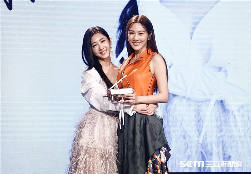 曾菀婷替王晴微寫真EP發表站台。（圖／記者林聖凱攝影）