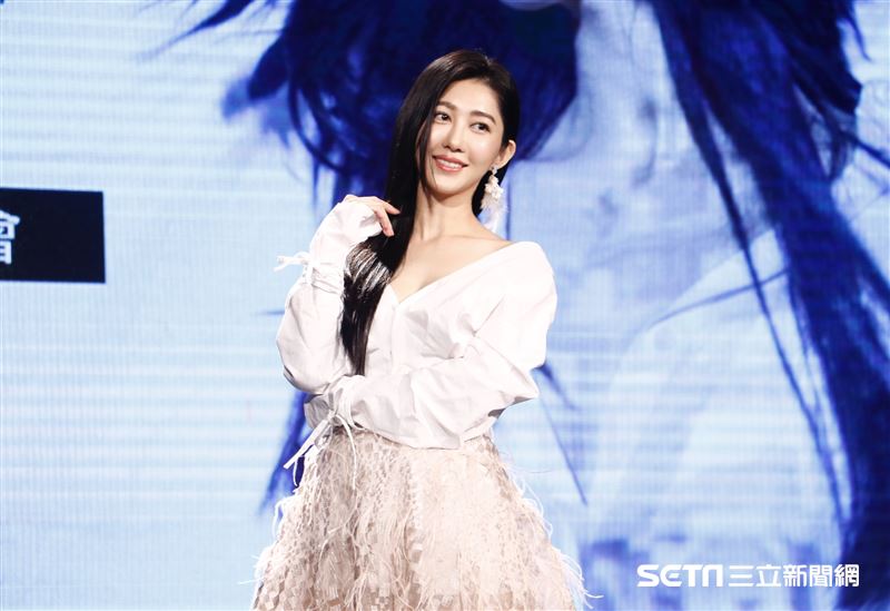 曾菀婷替王晴微寫真EP發表站台。（圖／記者林聖凱攝影）