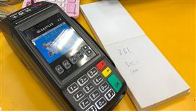 悠遊卡買彩券　台彩運彩不同調除了現金之外，悠遊卡也可成為投注運動彩券的支付工具，經銷商透露，自8月起陸續有投注站開始裝設悠遊卡刷卡機，但僅限運彩使用。中央社記者田裕斌攝 107年9月24日