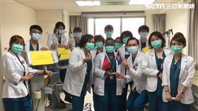 亞東醫院遂捐贈五台一線呼吸治療儀器，並提供國內合作廠商名單給貝國衛生部，協助貝國採購儀器，防堵疫情。（圖／亞東醫院提供）