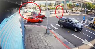 騎士高速猛撞遊覽車尾　絕命畫面曝光