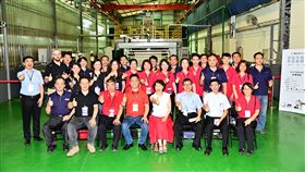 銓寶攜上大嘉與震錩機械　推熔噴不織布生產線銓寶工業、上大嘉與震錩機械共組SCP Meltblown熔噴聯盟，18日在台中推出首條熔噴不織布生產線。（銓寶提供） 中央社記者鍾榮峰傳真　109年6月18日