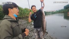 ▲接連釣到兩隻超大隻的泰國鱧。（圖／釣魚BAR 授權）