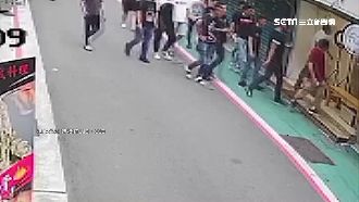 黑衣人包圍東區髮廊　嗆聲、潑檳榔汁