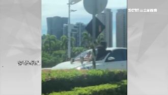 母女檔竟先撞前車　女兒再趴車攔小三