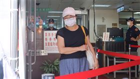 涉扁國務機要費案　陳鎮慧高院更二審出庭前總統陳水扁等人被控涉國務機要費案纏訟多年，高院更二審19日開庭，前總統府機要專員陳鎮慧（中）出庭認罪，只針對須被追繳犯罪所得有爭執；陳鎮慧離去時並未表達任何意見。中央社記者蕭博文攝　109年6月19日