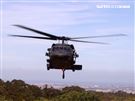 UH-60黑鷹直升機實施特戰人員垂降滲透。（記者邱榮吉/湖口拍攝）