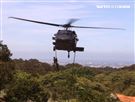 UH-60黑鷹直升機實施特戰人員垂降滲透。（記者邱榮吉/湖口拍攝）