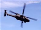 UH-60黑鷹直升機實施特戰人員垂降滲透。（記者邱榮吉/湖口拍攝）