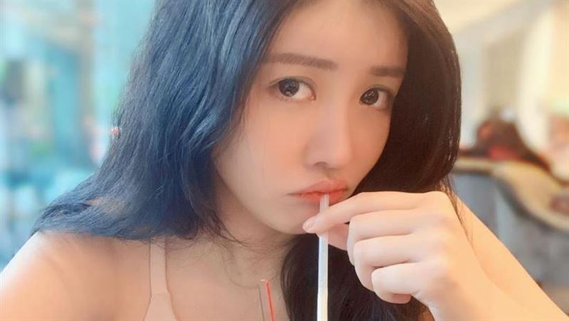性感人妻嬌喊好熱　無辜小狗眼凍未條