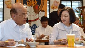 蘇貞昌、蔡英文（行政院提供）