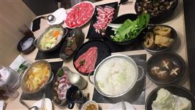 吃火鍋樂「打卡送肉盤」！竟遭貴婦白眼嗆「寒酸」…她氣炸
圖／翻攝自爆怨公社