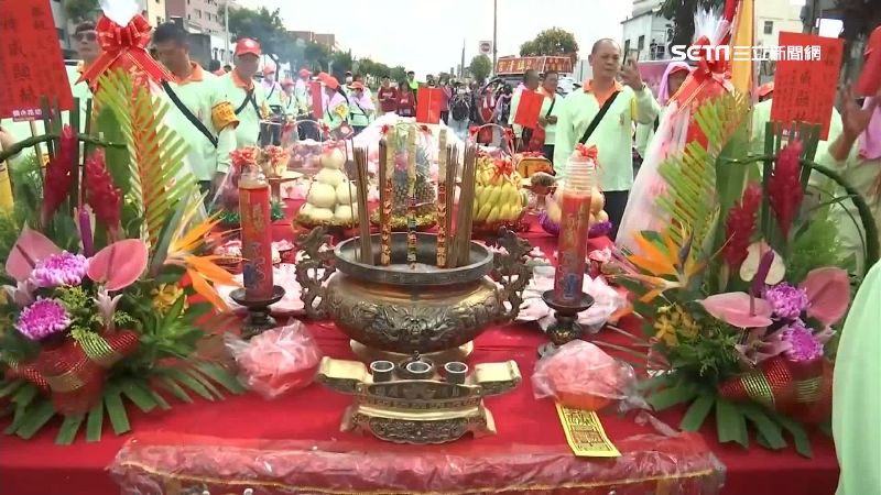 大甲媽祖遶境最終日　贊香信徒搶供品