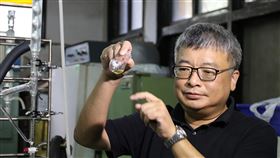 天竺葵精油是否降病毒感染風險  疾管署：待驗證中興大學20日說，森林學系特聘教授王升陽研究團隊發現天竺葵、檸檬精油可抑制武漢肺炎病毒入侵人體，但疾管署說，未來能否應用於人體、如何使用等，待進一步研究及驗證。（興大提供）中央社記者趙麗妍傳真　109年6月20日