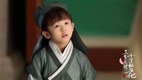 電視劇《三生三世十里桃花》中演出楊冪跟趙又廷兒子「阿離」的6歲童星張藝瀚。微博